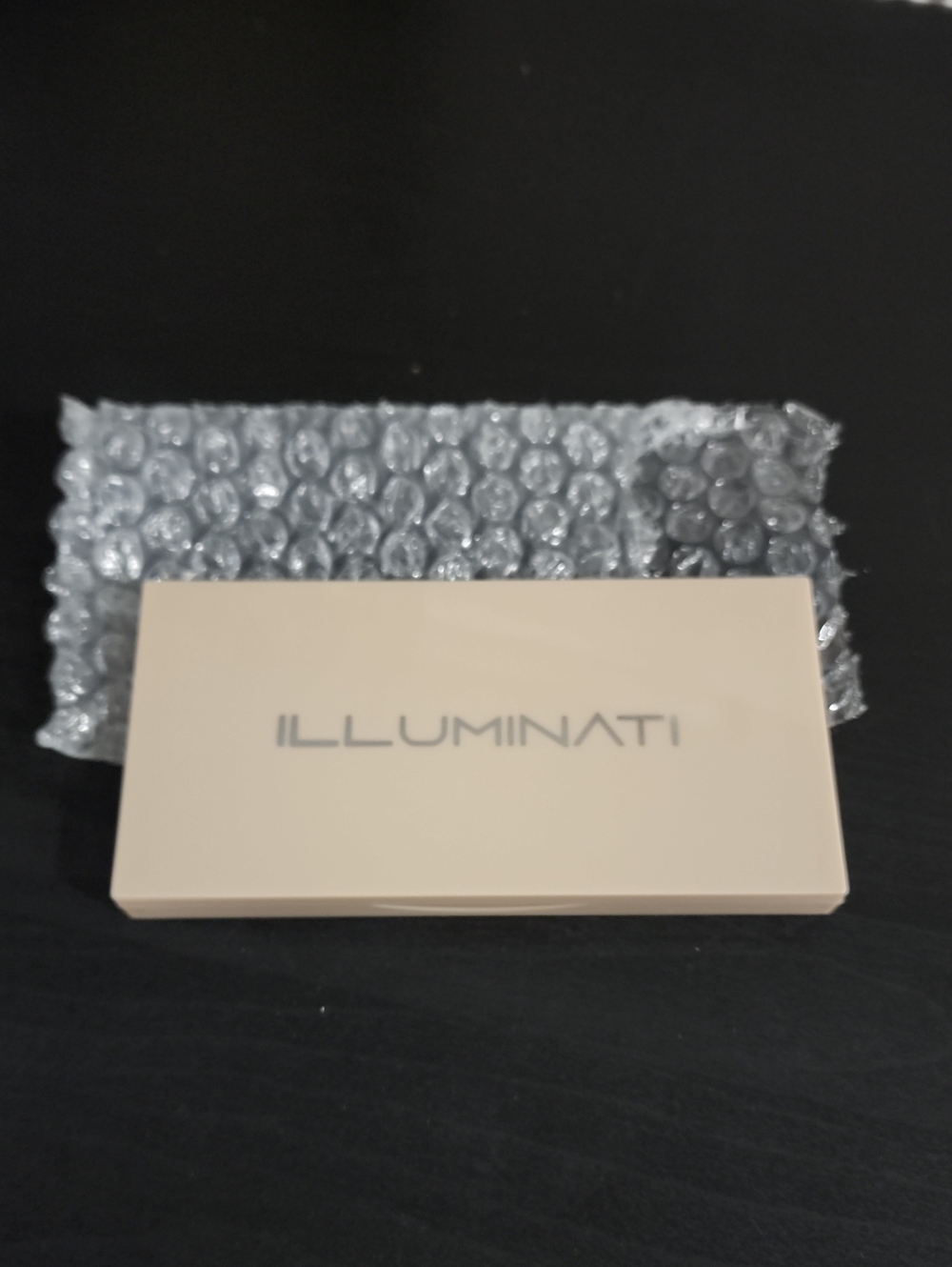 NWOT ILLIMUNATI BRONZED FACE PALLETTE
